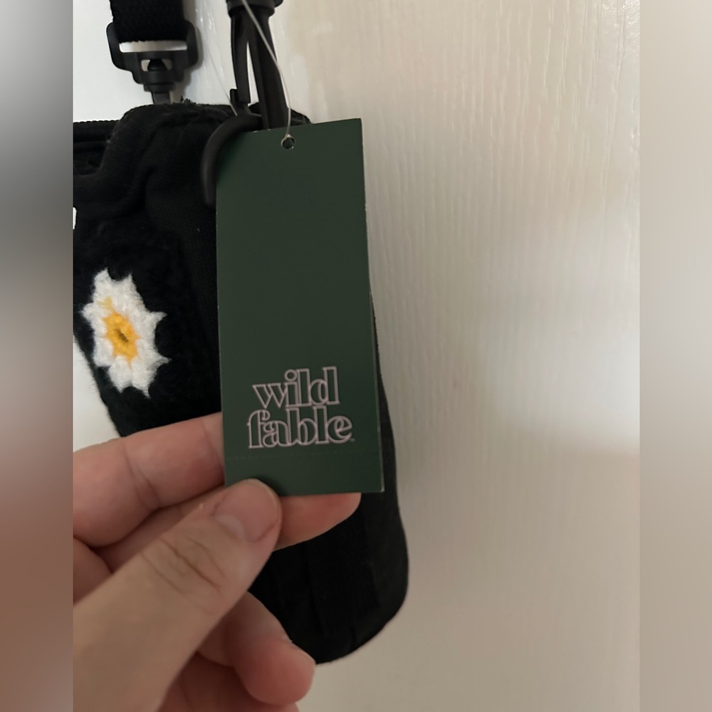 Wild Fable Black Floral Crochet Crossbody Bag Perfect to hold water bottle - Picture 5 of 6